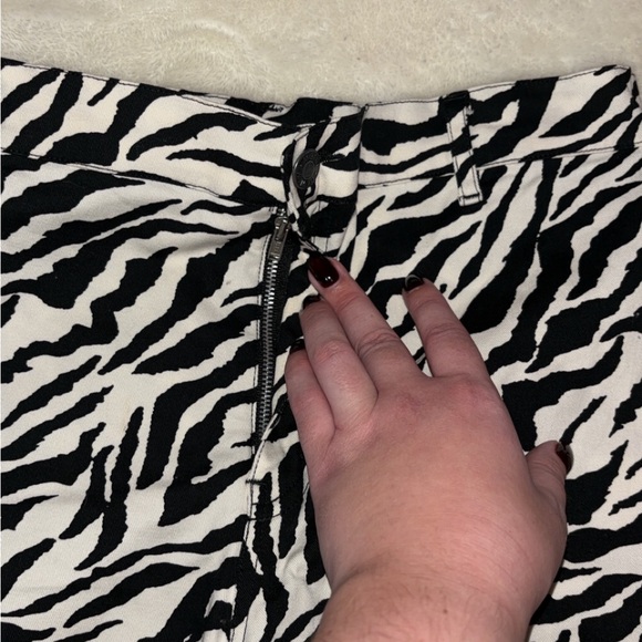 NWOT Motel Rocks Zoven Zebra Print Pants - Picture 8 of 10